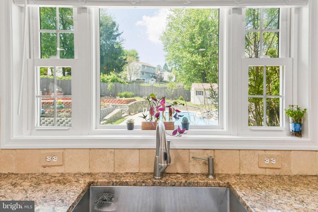 Image 8 of property listing at 24604 CUTSAIL DR, Damascus, MD 20872