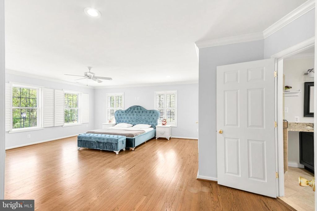 Image 9 of property listing at 24604 CUTSAIL DR, Damascus, MD 20872