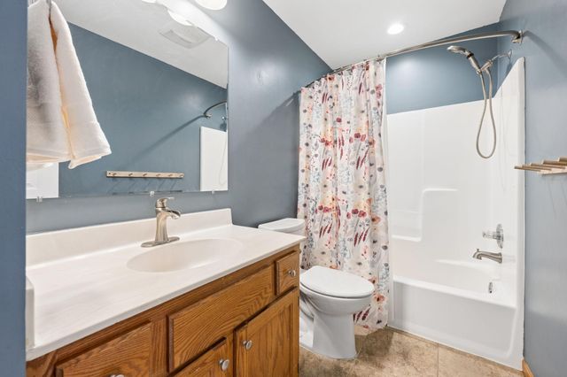 9489 Hames Avenue S, Cottage Grove, MN 55016