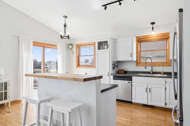 9489 Hames Avenue S, Cottage Grove, MN 55016