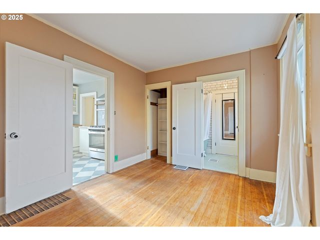 7906 N WALL Ave, Portland, OR 97203