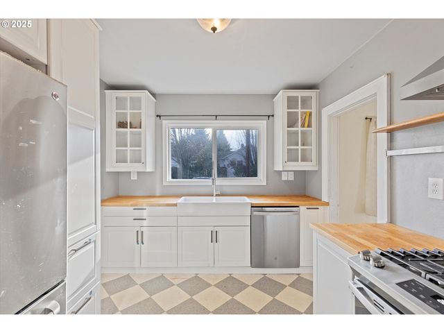 7906 N WALL Ave, Portland, OR 97203