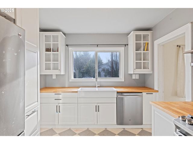 7906 N WALL Ave, Portland, OR 97203