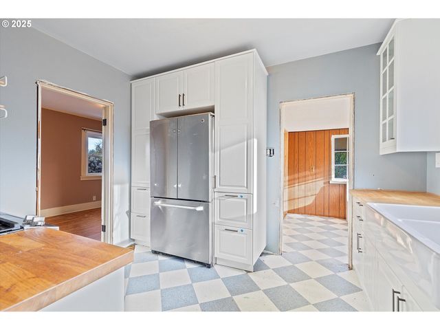 7906 N WALL Ave, Portland, OR 97203