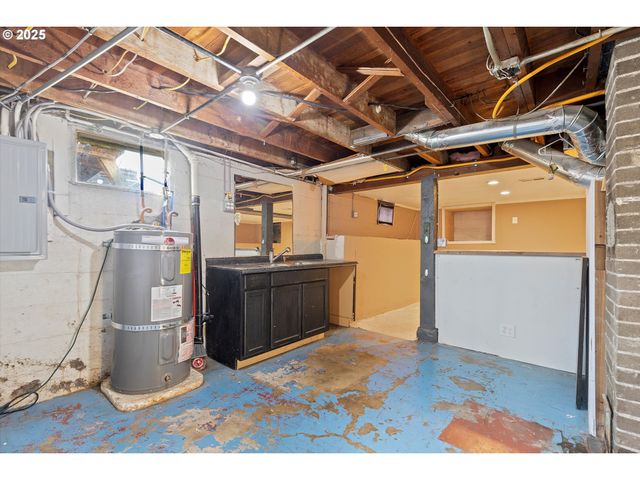 7906 N WALL Ave, Portland, OR 97203