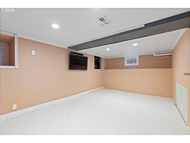 7906 N WALL Ave, Portland, OR 97203