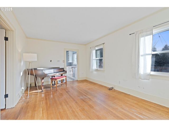 7906 N WALL Ave, Portland, OR 97203