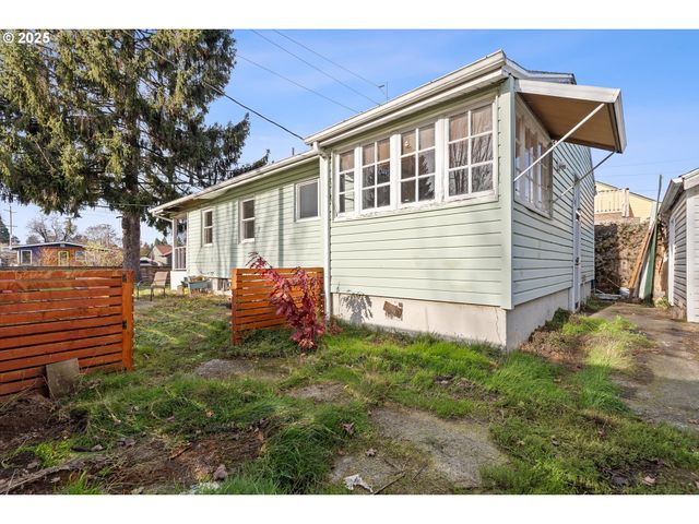 7906 N WALL Ave, Portland, OR 97203