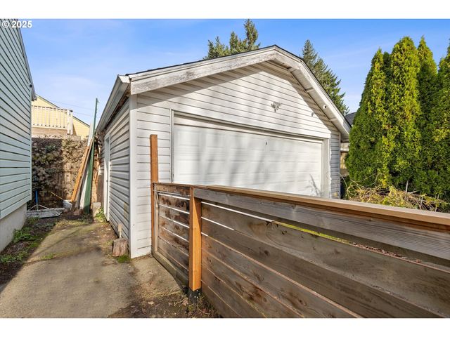 7906 N WALL Ave, Portland, OR 97203