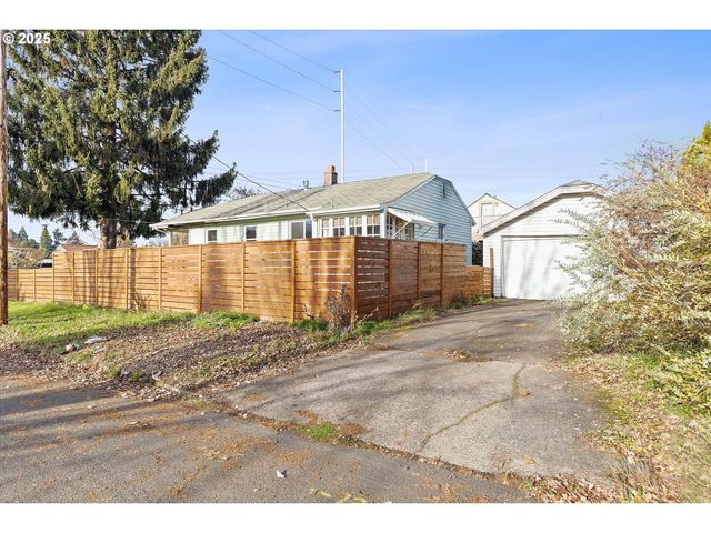 7906 N WALL Ave, Portland, OR 97203