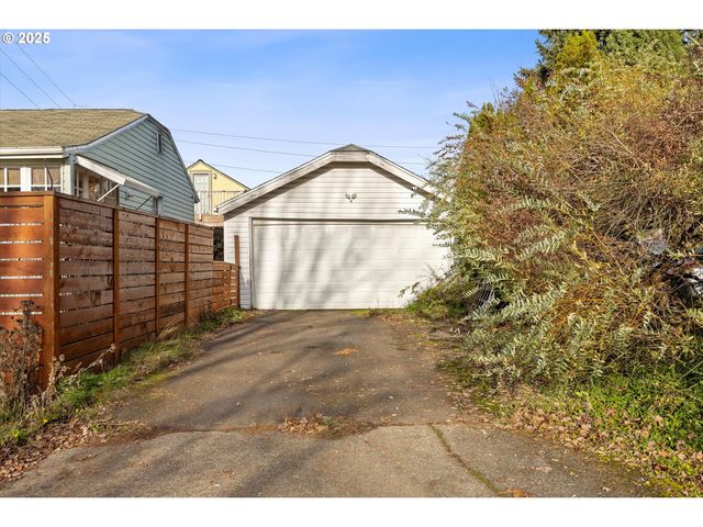 7906 N WALL Ave, Portland, OR 97203