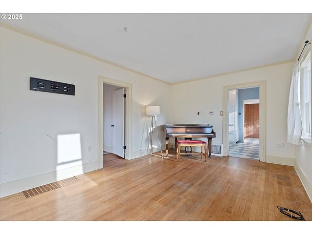 7906 N WALL Ave, Portland, OR 97203