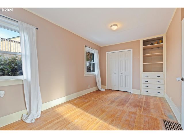 7906 N WALL Ave, Portland, OR 97203