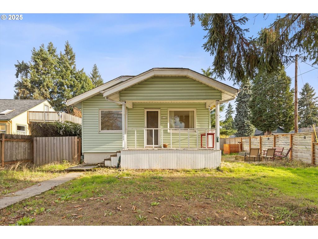 7906 N WALL Ave, Portland, OR 97203