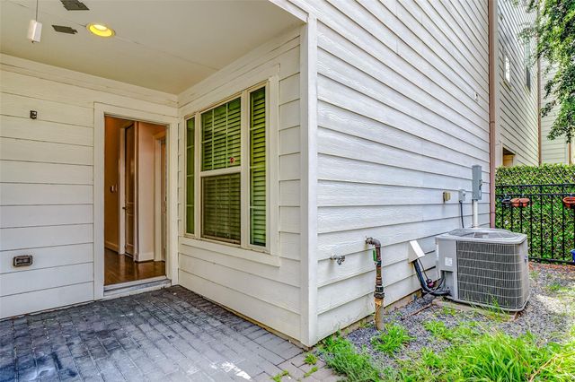 2209 Chenevert Street C, Houston, TX 77003