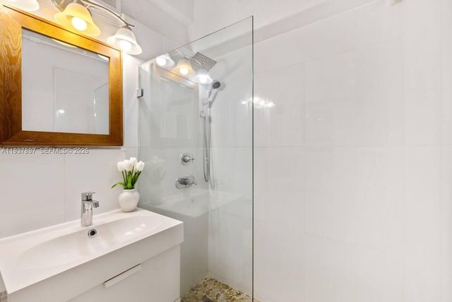 255 W 24th Street 234, Miami Beach, FL 33140