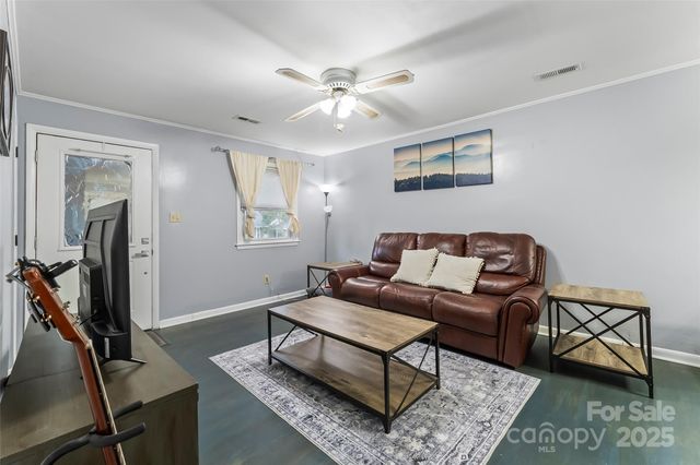 929 3rd Street SE, Hickory, NC 28602