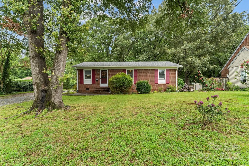 929 3rd Street SE, Hickory, NC 28602