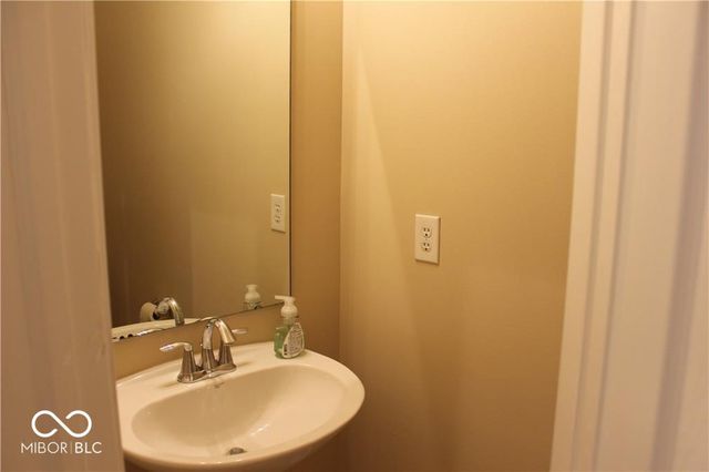 13370 White Granite Drive 500, Fishers, IN 46038