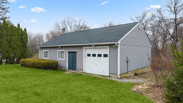 11 Lackey St, Westborough, MA 01581