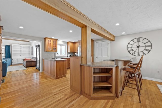 11 Lackey St, Westborough, MA 01581