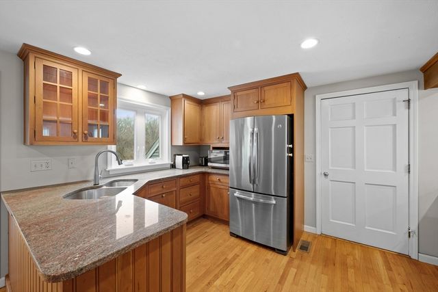 11 Lackey St, Westborough, MA 01581