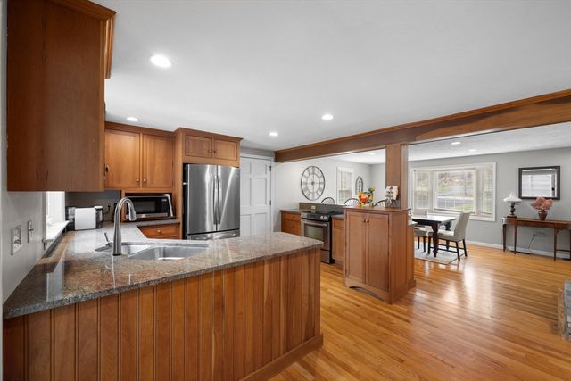 11 Lackey St, Westborough, MA 01581