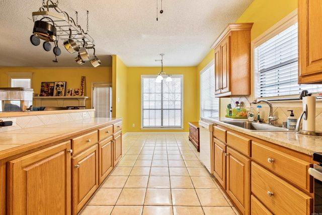 98 Westfield Loop, Little Rock, AR 72210