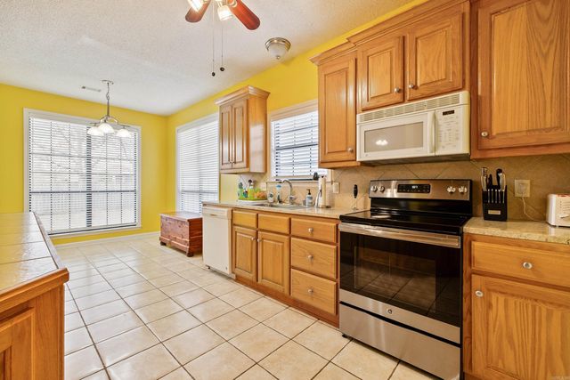 98 Westfield Loop, Little Rock, AR 72210