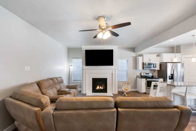 8645 N CYPRESS ALY, Eagle Mountain, UT 84005