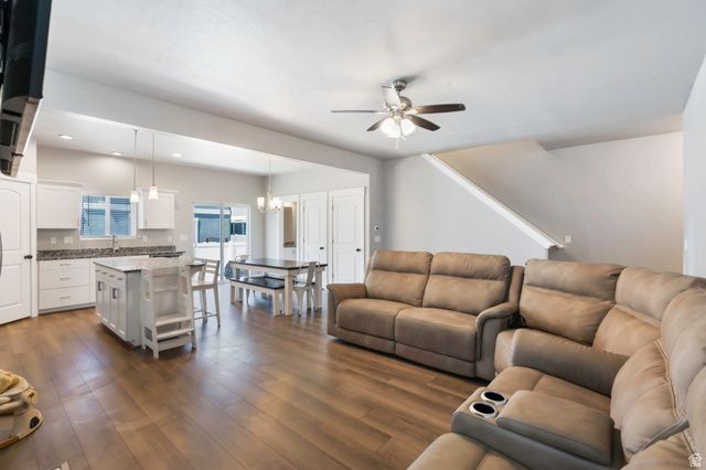 8645 N CYPRESS ALY, Eagle Mountain, UT 84005
