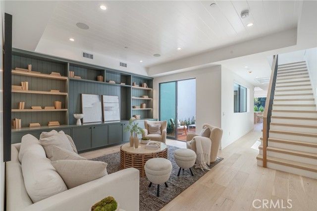 11825 Tennessee Avenue, Los Angeles, CA 90064