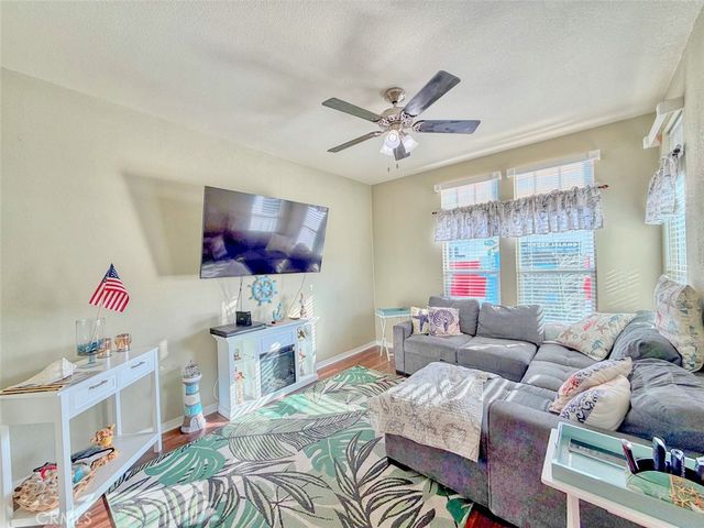 7652 Garfield 7, Huntington Beach, CA 92648