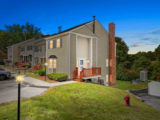 24 Charles St 7, Douglas, MA 01516