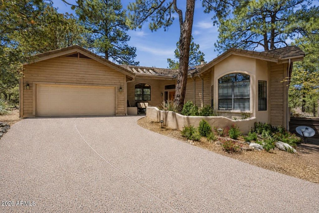 Image 1 of property listing at 1750 CAMBRIDGE Drive, Prescott, AZ 86305