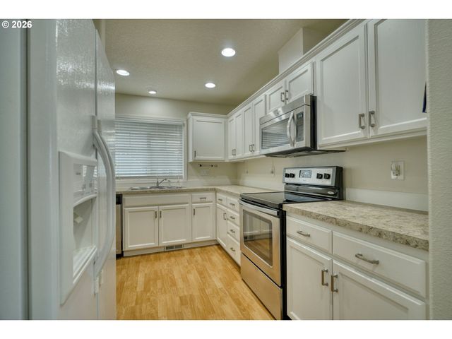 51673 Se 5TH St, Scappoose, OR 97056