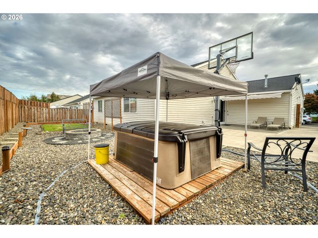 51673 Se 5TH St, Scappoose, OR 97056