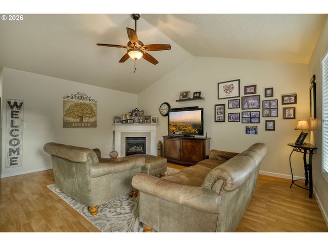 51673 Se 5TH St, Scappoose, OR 97056