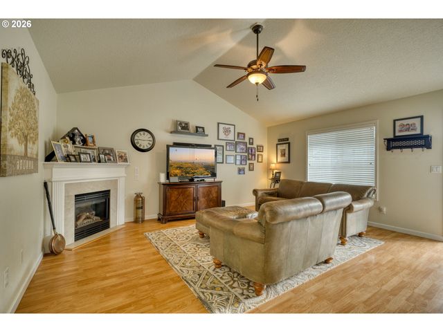 51673 Se 5TH St, Scappoose, OR 97056