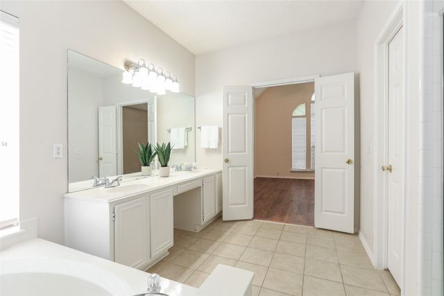 206 Howley Court, Irving, TX 75063