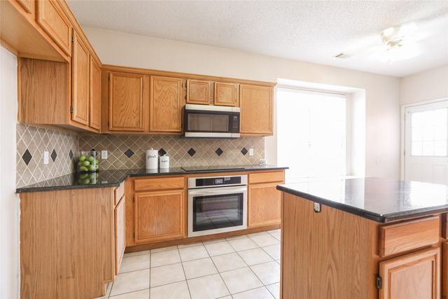 206 Howley Court, Irving, TX 75063