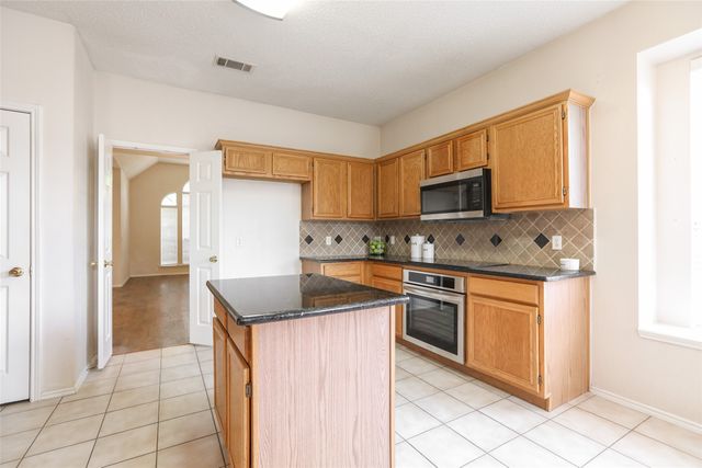 206 Howley Court, Irving, TX 75063