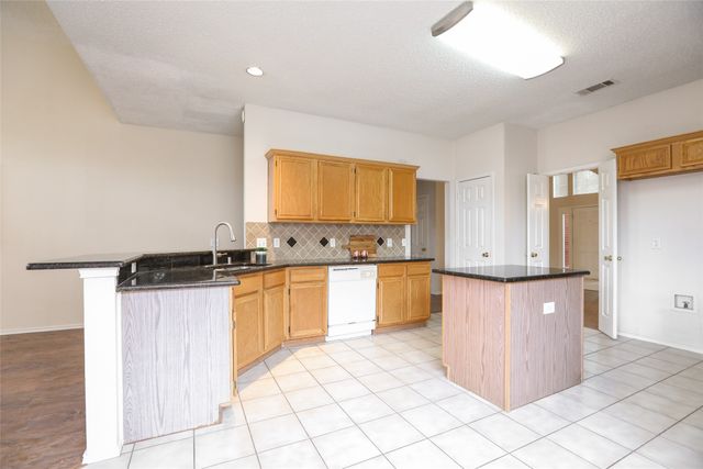 206 Howley Court, Irving, TX 75063