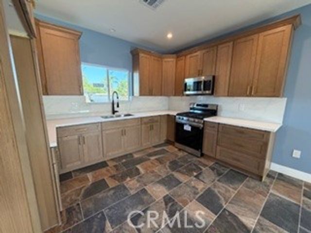 7745 Cypress Avenue 2, Fontana, CA 92336