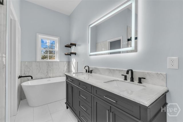 801 W 50th Street, Savannah, GA 31405