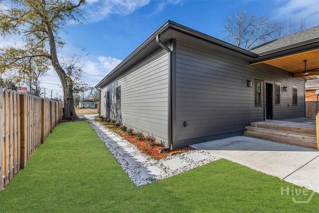 801 W 50th Street, Savannah, GA 31405