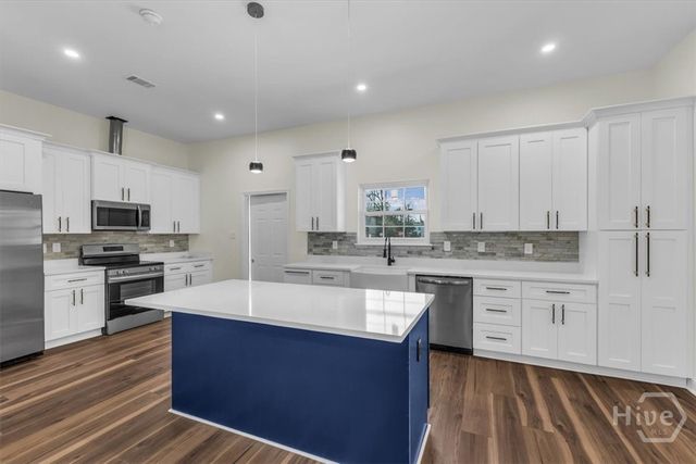 801 W 50th Street, Savannah, GA 31405