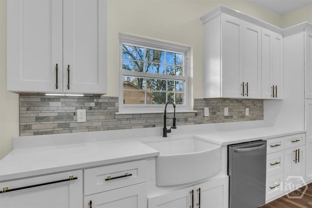 801 W 50th Street, Savannah, GA 31405