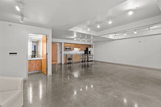 221 E College Street 708, Iowa City, IA 52240