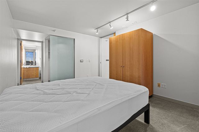 221 E College Street 708, Iowa City, IA 52240